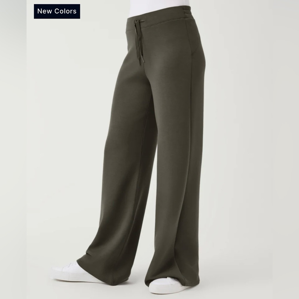 Spanx AirEssentials Wide Leg Pant M petite - Dark Palm